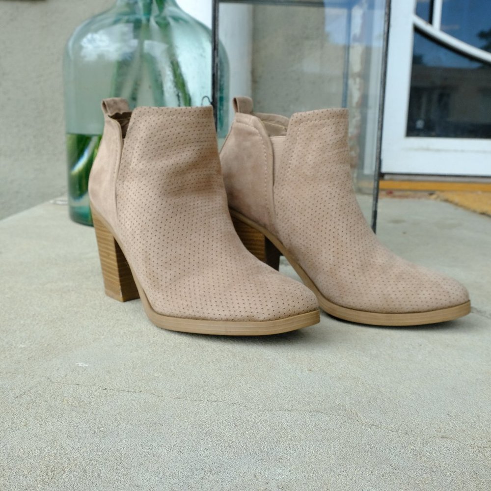 Universal Thread  Booties